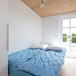 6 Person In Apartament *