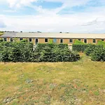 6 Person In Apartament
